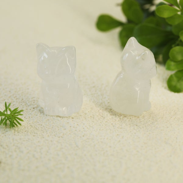 Mini kat i bjergkrystal. Ca. 3 x 2 cm. Klar natursten.